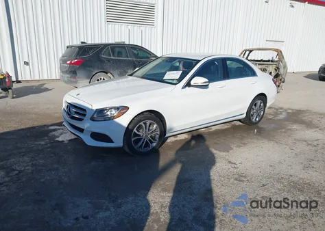 2016 Mercedes-Benz C 300 4Matic z USA, uszkodzony, nr VIN 55SWF4KB0GU142101